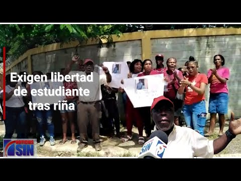 Protestan exigiendo libertad de estudiante que se vio envuelto en riña en una escuela