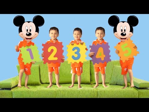 خمسة ليتل ميكي ماوس القفز على أغاني السرير