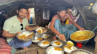 সমুদ্র ঝড়ের কারণে মাছ ধরতে যেতে পারিনি তাই আস্ত ইলিশ রান্না খাওয়ালেন জেলেভাই । Adventure BD