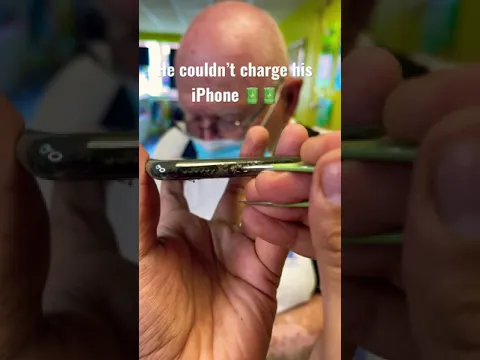 HOW TO FIX CHARGING PORT ON IPHONE WITH A SIMPLE TRICK #shorts #apple #ios #iphone #android #samsung