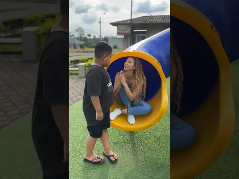 Se escondió en un tobogán para salvar su vida y desapareció #reflexión