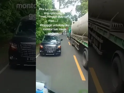 Mobil lawan arah