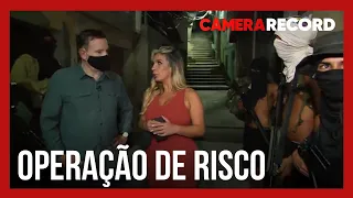 Acompanhado da 'Advogada do Tráfico', Cabrini entra em território dominado pelo crime