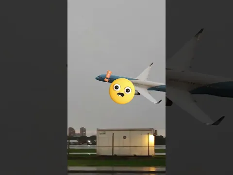 Compró un voleto y se hizo millonario 😲 #curiosidades #aviones #youtubeshorts #dinero #millonarios