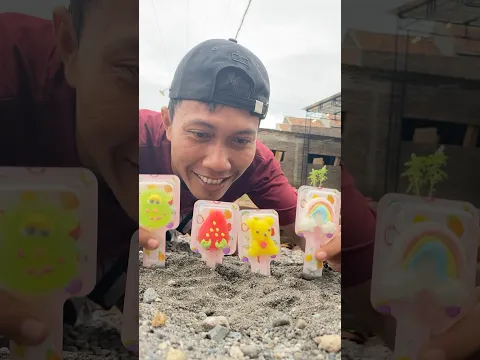 Found !! sharing bear r4inbow candy with ants #shorts