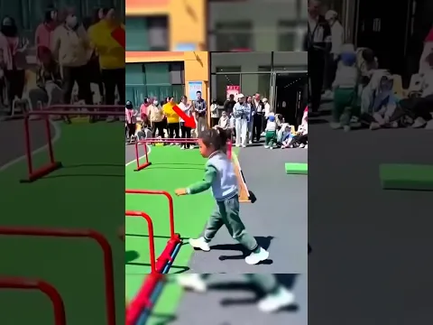 كانت هذه اخر فرصه ‏للفتاة الصغيرة ￼لكي تنقذ امها !!😱🤯 #shorts