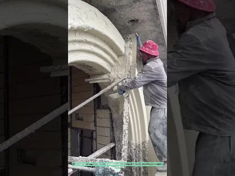 المعجونة البيضاء تُشكل القوس: كيفية صناعة الزخارف المعمارية بالجبس واليد الماهرة