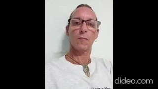 Testimonio de Ulises Hernández Expósito sobre su vida en los medios de comunicación y la poesía.
