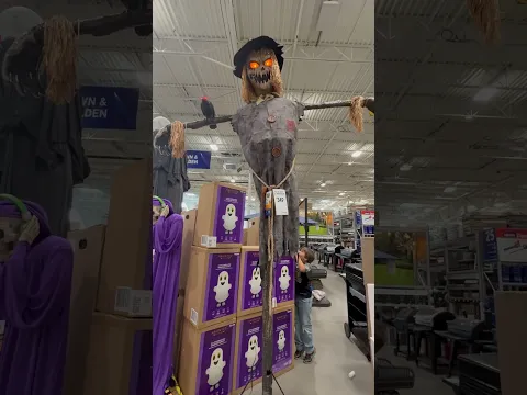 This Scarecrow is HUGE! #halloween #animatronics #halloween2025 #lowes