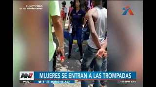 Dos mujeres protagonizan una pelea en plena calle