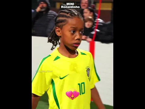 MINI RONALDINHO 😍⚽