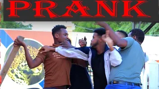 PRANK DAGAAL ISKU BEDELAY IYO MURSAL OO FEER LA DHACAY KABTAN BAARA