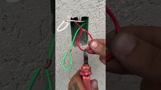 Jeito prático de instalar tomada dupla #EletricistaBrasil #DIYBrasil #TruqueDeOficina
