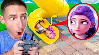 NOUS AVONS TROUVÉ RUMI KPOP DEMON HUNTERS DANS LE PARC DE JEUX DU SCP SLIDE EATER !! (ça tourne mal)