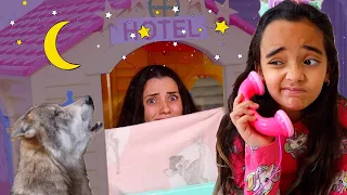 BIA LOBO PRETENDS TO PLAY WITH MOM IN THE HOTEL 2