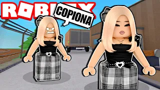 ¡COPIANDO TRAJES EN MURDER MYSTERY 2! 🤪 / MICHI ROBLOX