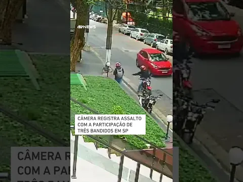 Câmera registra assalto com participação de três bandidos em SP; assista #shorts