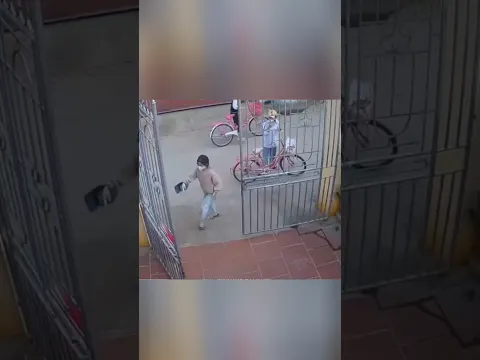 Ketulusan Tak Terduga di Depan Gerbang Rumah