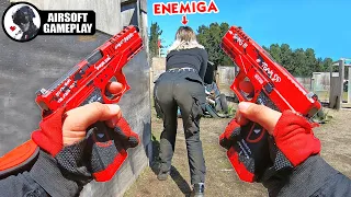 Su TRASERO probó MI PISTOLA DUAL❗️ 😈 ▬ GLOCK DEADPOOL 🤩 ▬ Yio Airsoft Gameplay