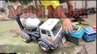 Bermain mobil - mobilan truk molen dan pasir bersama kaka adil #mobilmobilan #trukmolen