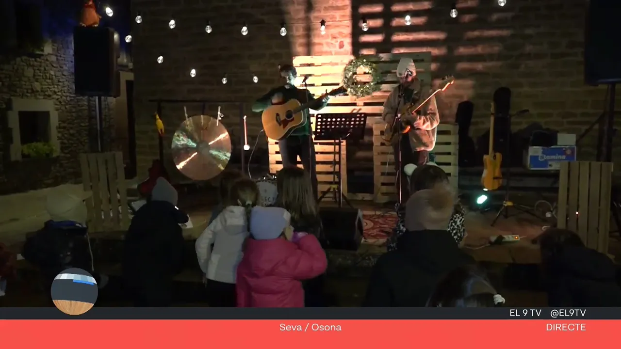 Seva encén les seves llums de Nadal en una festa a la plaça de l’Església