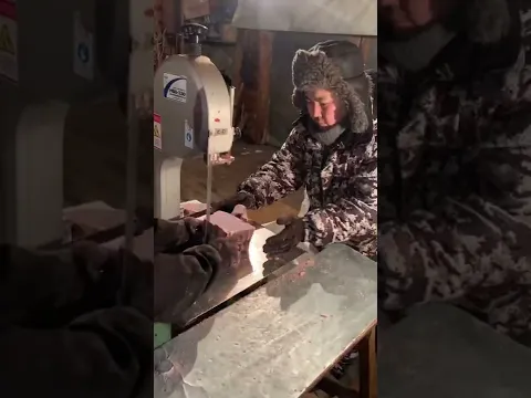 Sawing meat / Распиловка мяса