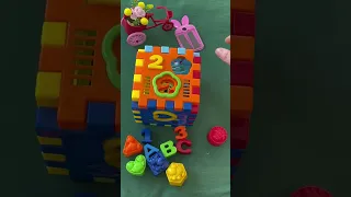 فتح لعبة مكعب الأشكال لتعليم الألوان والأرقام للاطفال