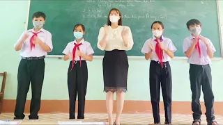 Cô cũng đam mê văn nghệ lắm nha