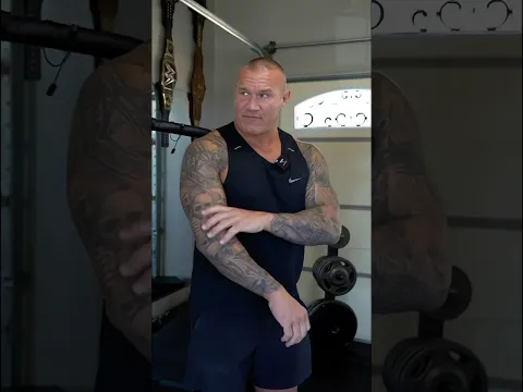 Randy Orton breaks down the difference in types of arm curls 💪🏼