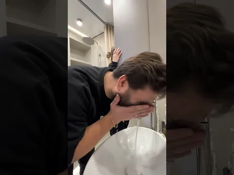 Сами ржали над такими видео, а теперь и мы попались😅