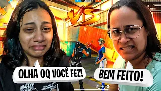 MINHA IRMÃZINHA XINGOU E FARPOU MINHA MÃE E EU FIZ AS DUAS CHORAR MUITO NO MEIO DO X1 FREE FIRE! 😭