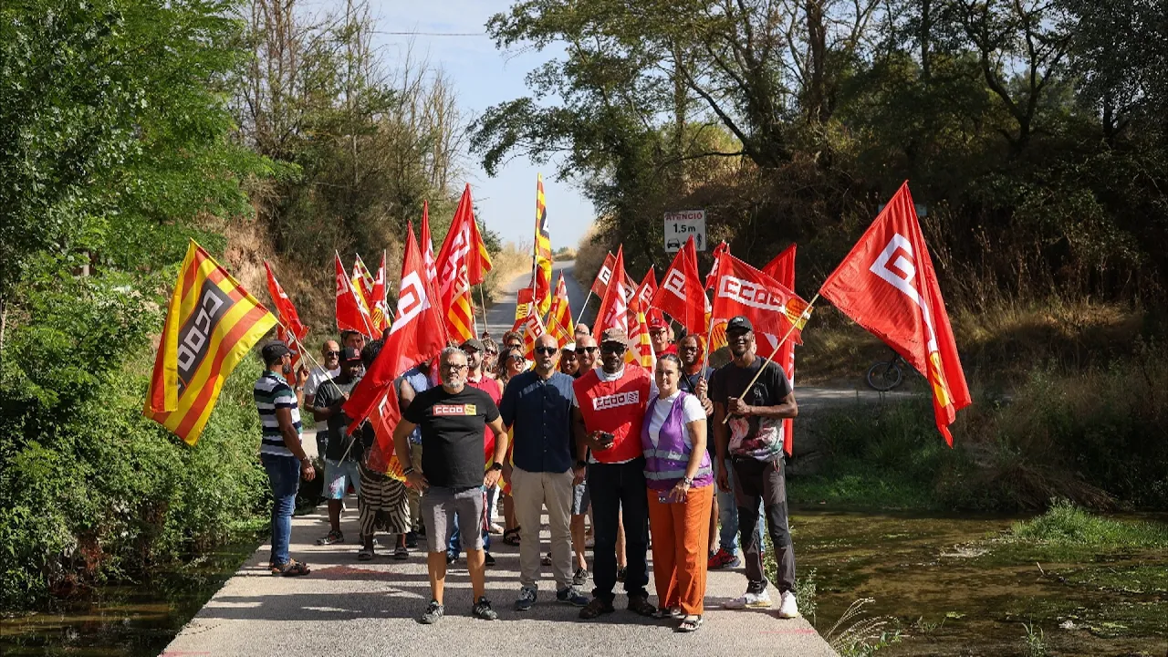Concentració per reclamar el canvi de la passera del Gurri, on dilluns començaran les obres