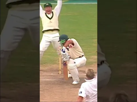 Bowled, Warne 👑