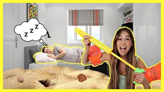פיצצתי את החדר של אח שלי בחול! *מתיחת חוף הים*
