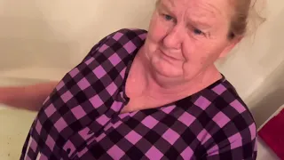 I PUT MY MOMS CIGARETTES IN HER BATH WATER!!