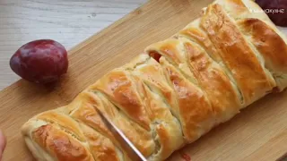 Пирог к чаю за 2 минуты! (Сливы и слоеное тесто)