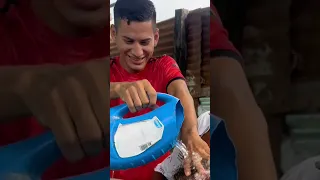 Pichy Flow hace una publicidad de un shampoo