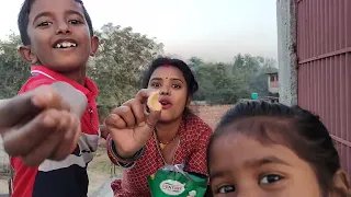 माया पनि बच्चै साथ पोट्याटो चिप्स खारा हो अर्ब बचे के चिप्स के स्वाद केरयाक्सन