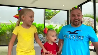 أليس والطفل إيفا يلعبان بالحلويات والبرغر ويتعلمان آداب التعامل مع أبي  ! أليس