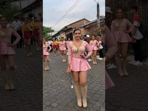 ALEXANDRA,  TIBURONES MUSIC BAND 💃🎄🥁🎶
