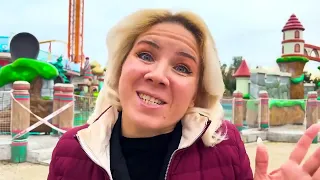 Mamá y Egor se lo están pasando en grande en casa con un nuevo personaje.