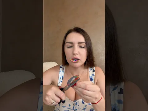 Stickers instead of lipstick🤦🏻‍♀️🫣 #hack #beautiful #shorts #asmr