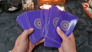 Что он думает о тебе сейчас и как это влияет на его жизнь? гадание на картах Таро