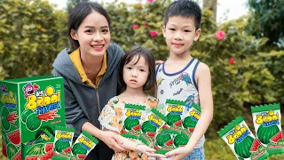 Hai Anh Em Lanh Chanh Gặp Bé Chi Đi Lạc Và Cái Kết Giúp Đỡ Bé Gặp Mẹ | Bé Chi TV