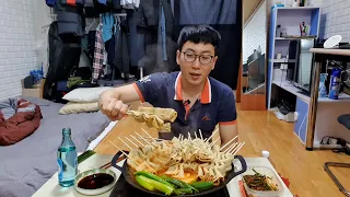 44살 독수공방 노총각 봄비 촉촉이 내리는 얼큰한 어묵 대충 30개 실컷 먹었습니다