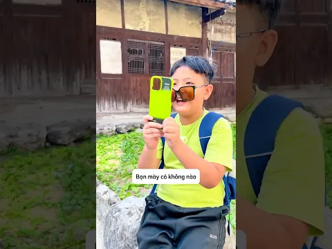 Cậu bé ở thành phố về quê khoe điện thoại và cái kết