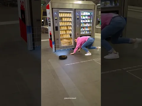 Amazing advance cleaner robot Credit:@AlexFremdwelt