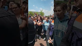 Vendedora de Caricias desde las taquillas del Parque Bicentenario en Ciudad de México