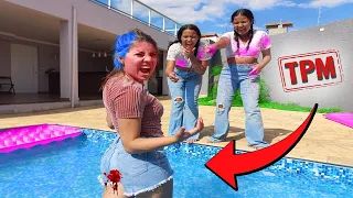 UM DIA INTEIRO IRRITANDO NOSSA TIA WENDY NA TPM! JOGAMOS ELA NA PISCINA DA CASA NOVA!