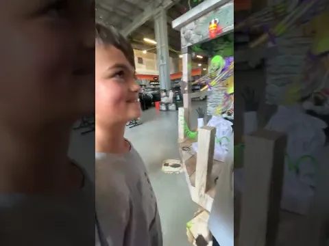 Kids Enjoy Halloween Decorations While Getting  Jumpscares - 1371741